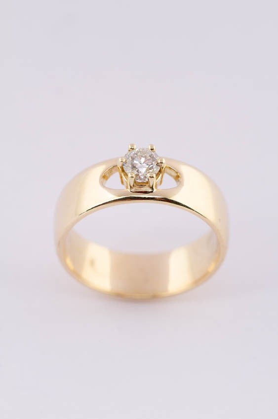 Gold ring with a brilliant (0.32 ct.)