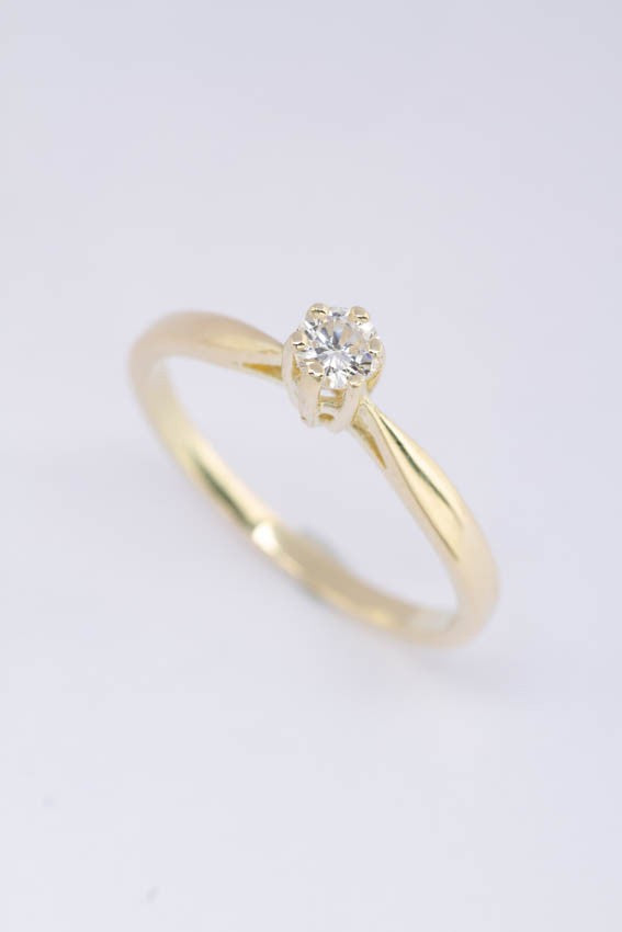 Gouden solitair ring met een briljant (ca. 0.10 ct.)