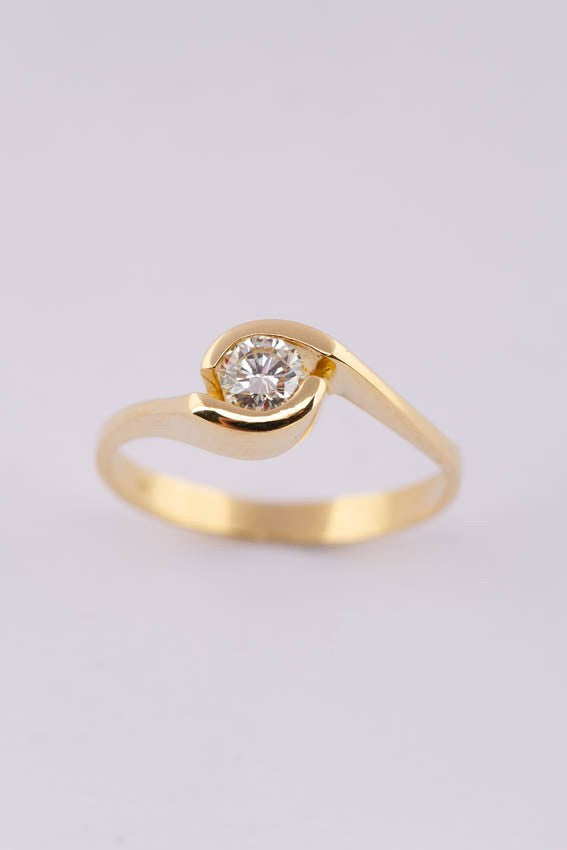 Gouden slag solitair ring met een briljant (ca. 0.32 ct.)