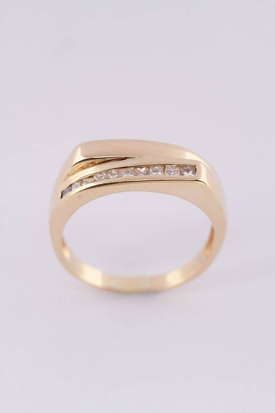 Gouden ring met prinses geslepen briljanten