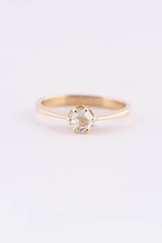 Gouden solitair ring met een roos geslepen diamant