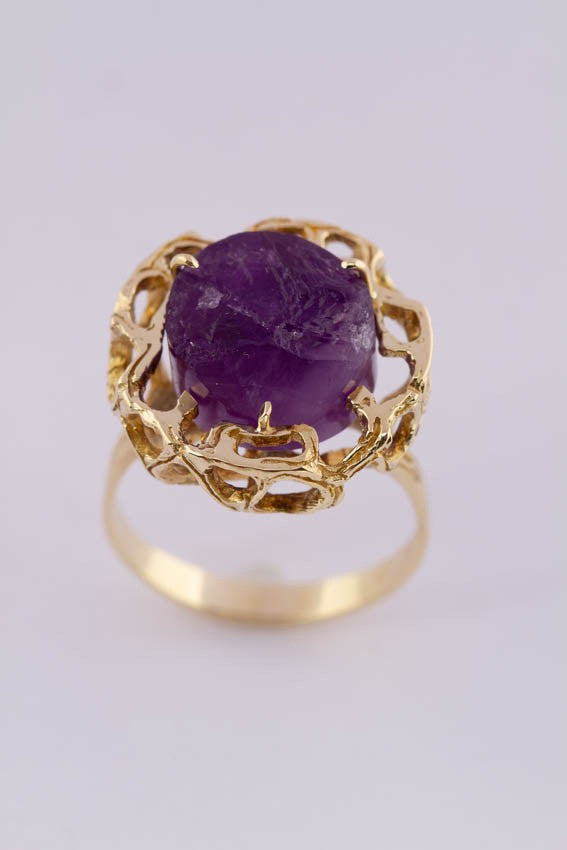 14 krt. gouden ring met amethist.
