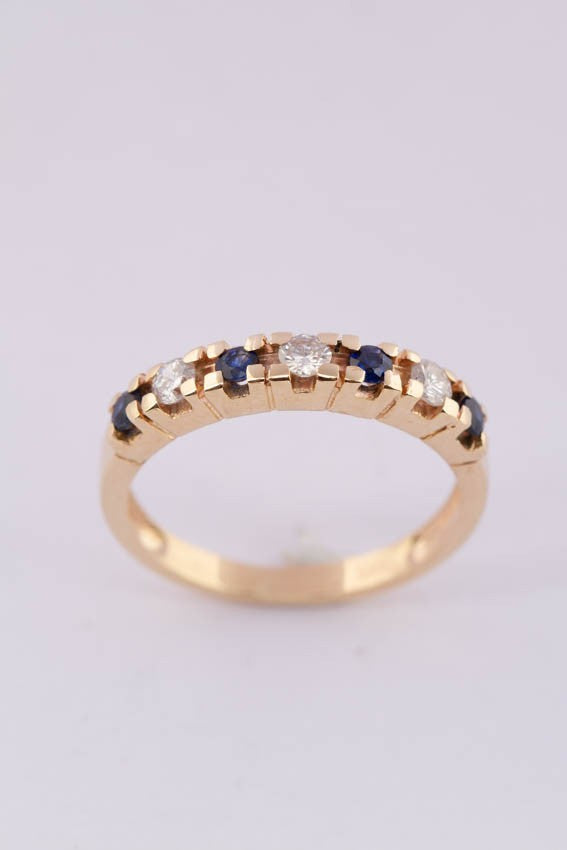 Gouden rijring met briljant en saffier