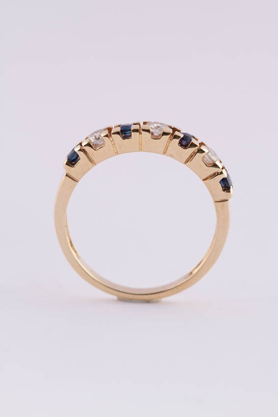 Gouden rijring met briljant en saffier