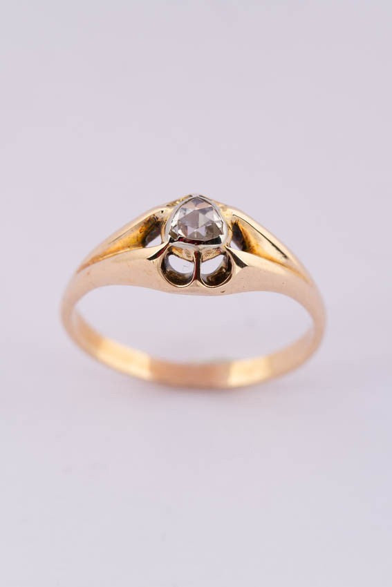 Antieke gouden ring met diamant