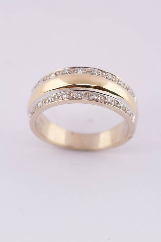 Gouden ring met 18 briljanten