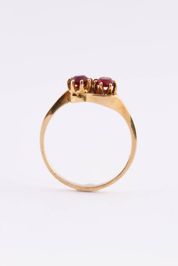 14 carat gold ring with two garnets