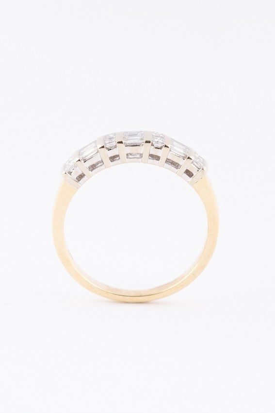 Gouden rij ring met prinses geslepen briljanten en baguette geslepen diamanten