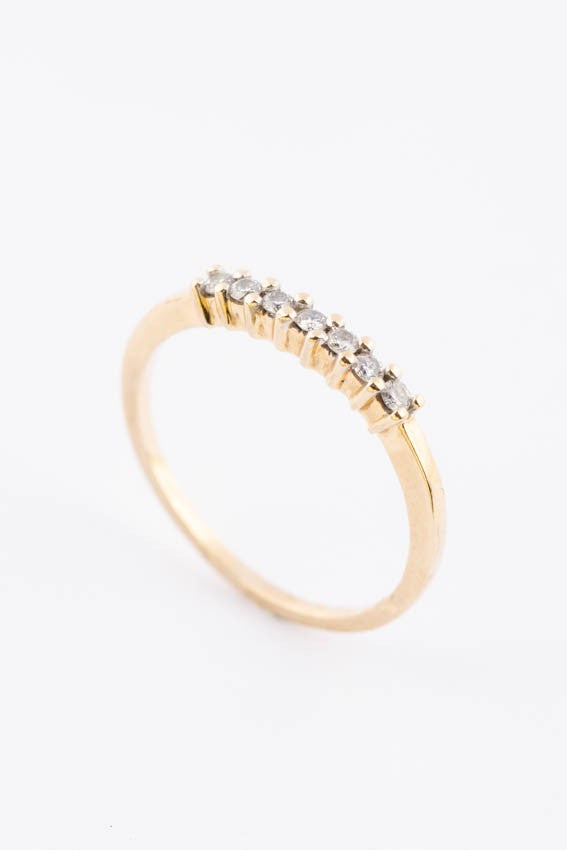 Gold row ring with 7 diamonds