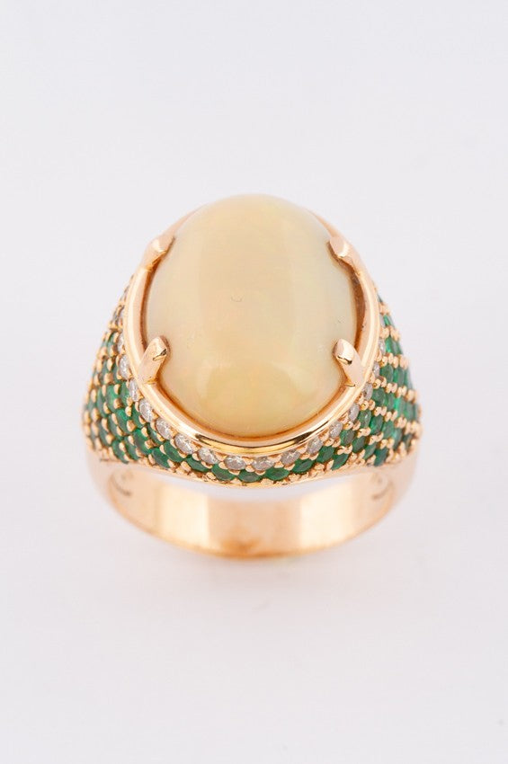 Gouden ring met opaal, briljanten en smaragden