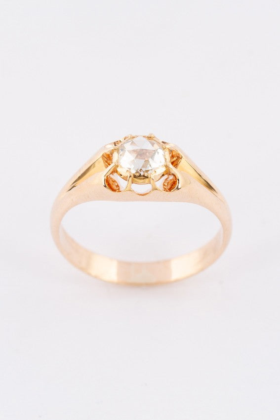 Antieke ring met een roos geslepen diamant