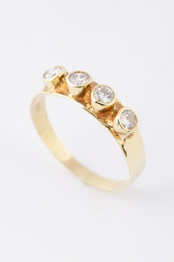 Yellow gold ring with 4 brilliant-cut diamonds