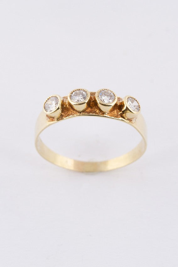 Yellow gold ring with 4 brilliant-cut diamonds