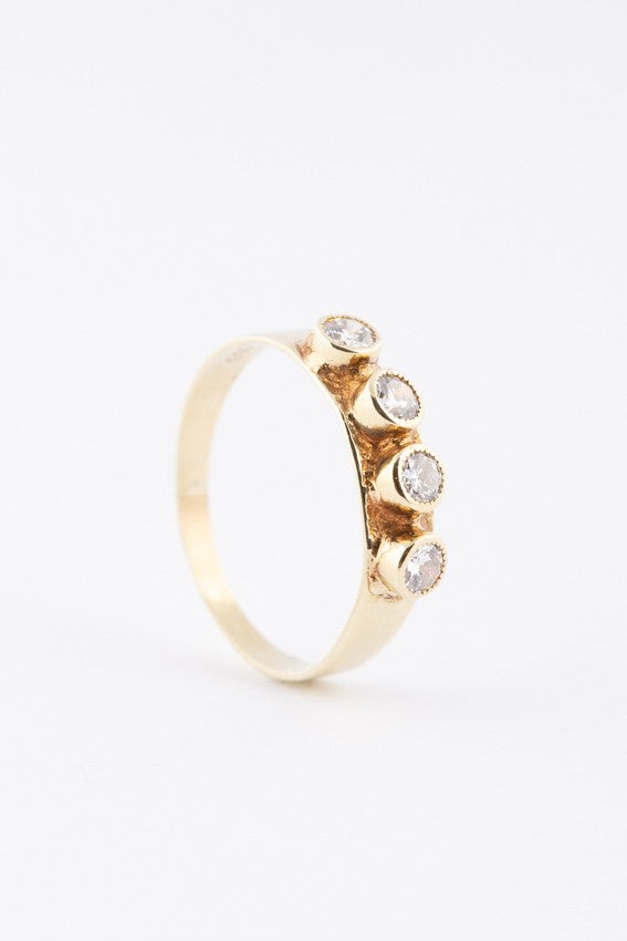 Yellow gold ring with 4 brilliant-cut diamonds