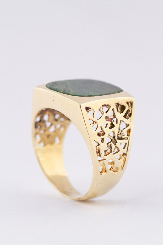 Gold openwork men's ring with jasper