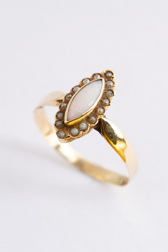 Antiek gouden markies ring met opaal en parels