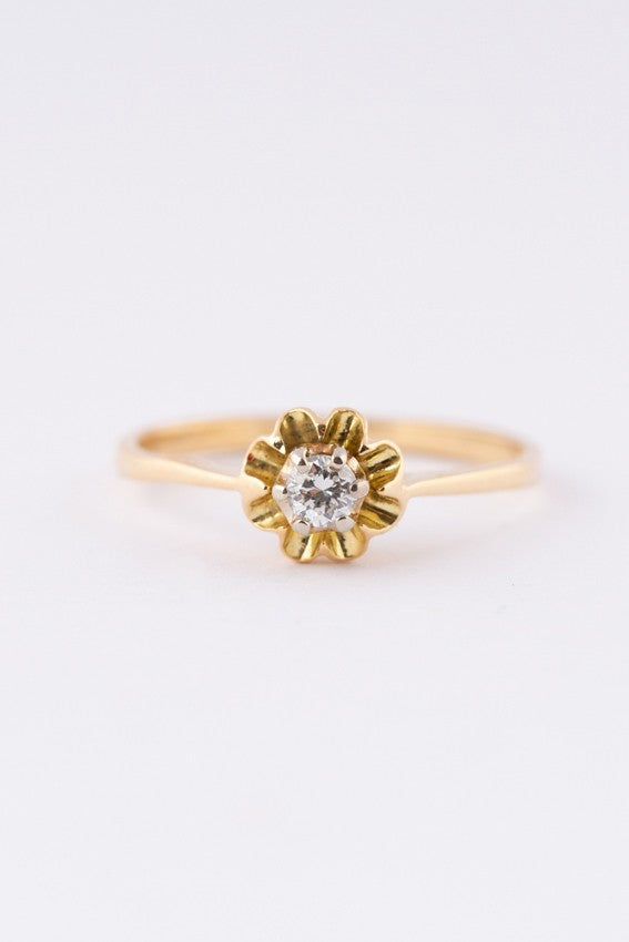 Gouden solitair ring met een briljant van ca. 0.13 ct.