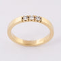 Gouden rij ring met 3 briljanten. Totaal ca. 0.24 ct.
