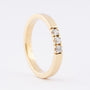 Gouden rij ring met 3 briljanten. Totaal ca. 0.24 ct.