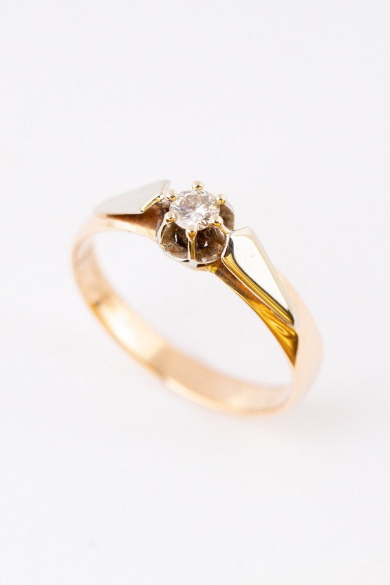 Antique solitaire ring with a brilliant