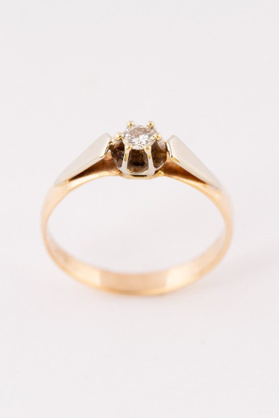 Antique solitaire ring with a brilliant
