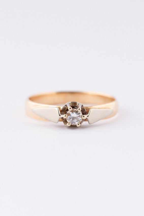 Antique solitaire ring with a brilliant