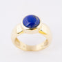 Gouden ring met cabochon geslepen lapis lazuli