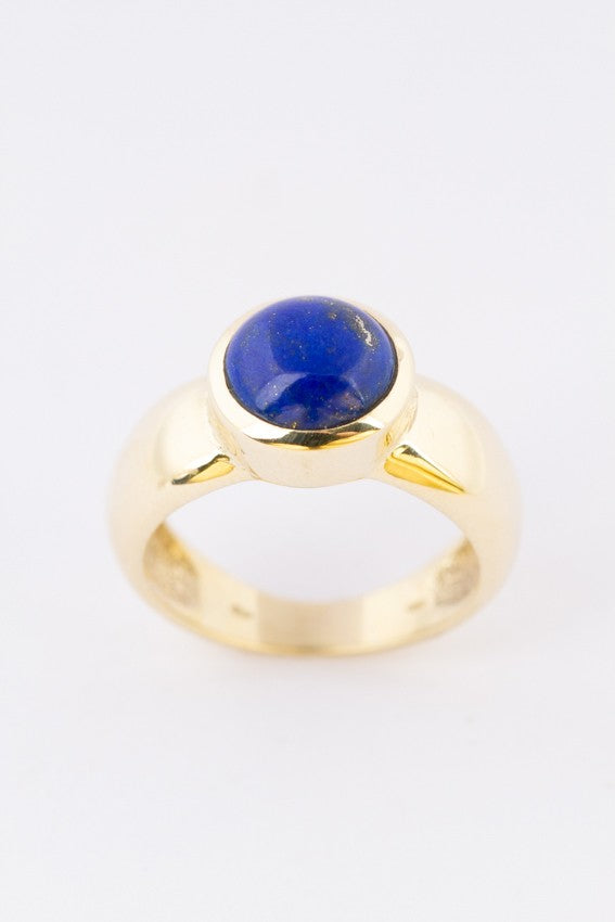 Gouden ring met cabochon geslepen lapis lazuli