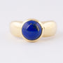 Gouden ring met cabochon geslepen lapis lazuli