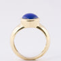 Gouden ring met cabochon geslepen lapis lazuli