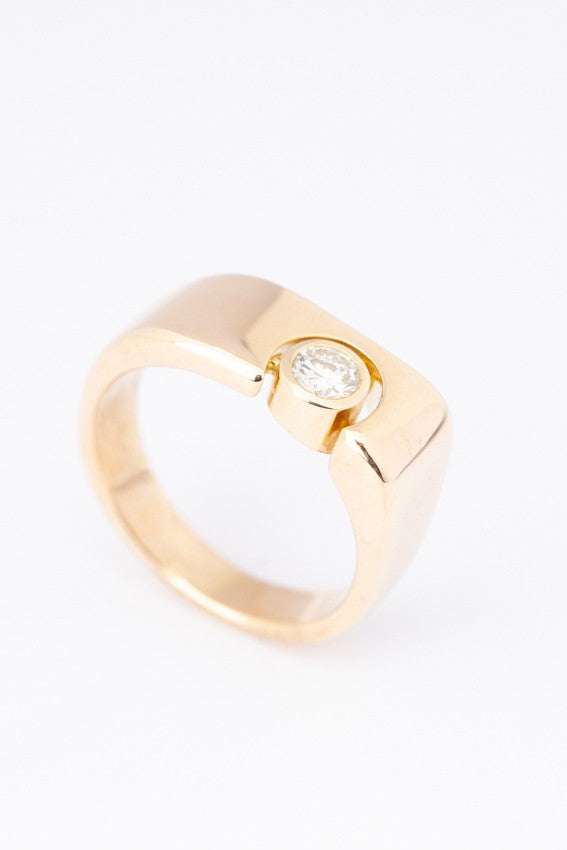 Massieve gouden heren ring met een briljant