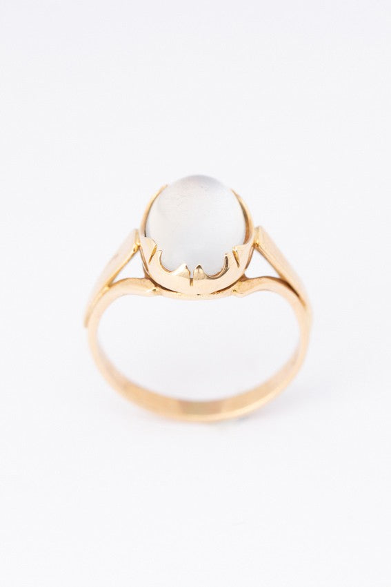 Gouden ring met maansteen