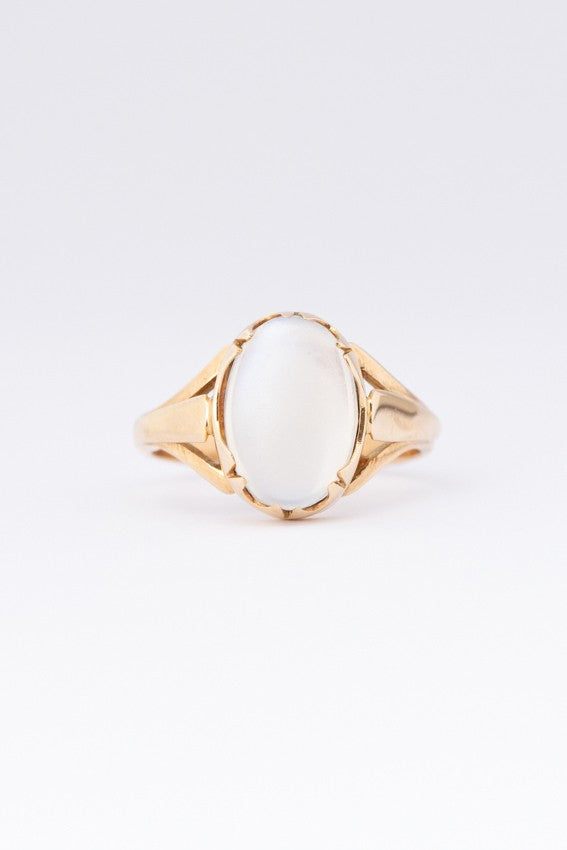 Gouden ring met maansteen