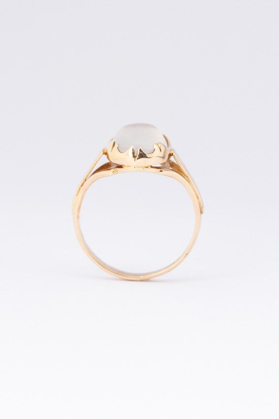 Gouden ring met maansteen