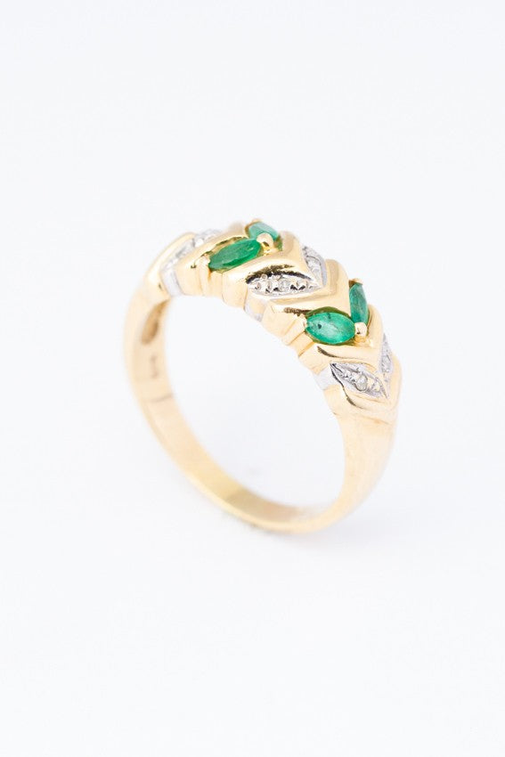 Gouden ring met smaragd en briljant