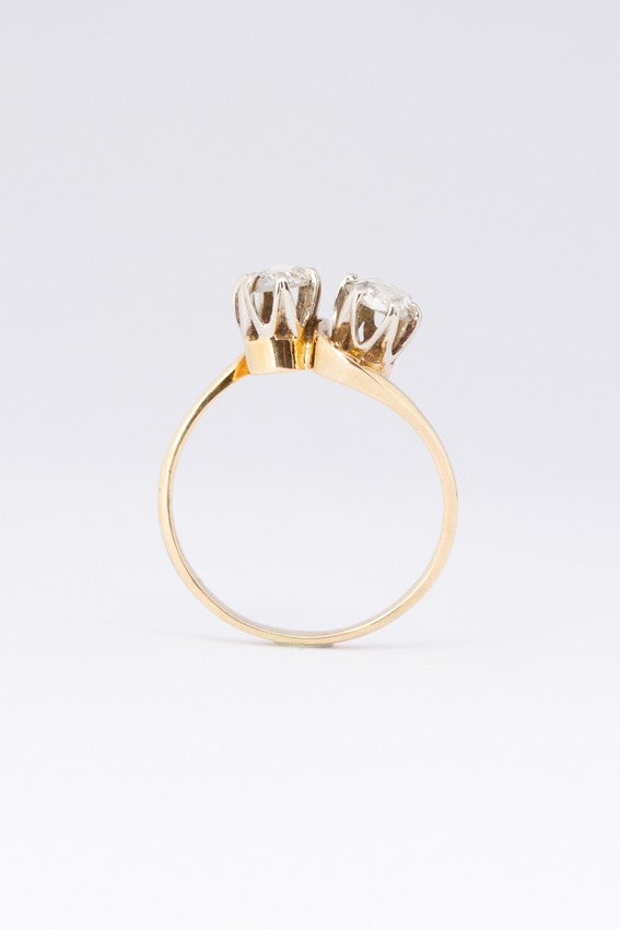Gouden slag ring met 2 roos geslepen diamanten