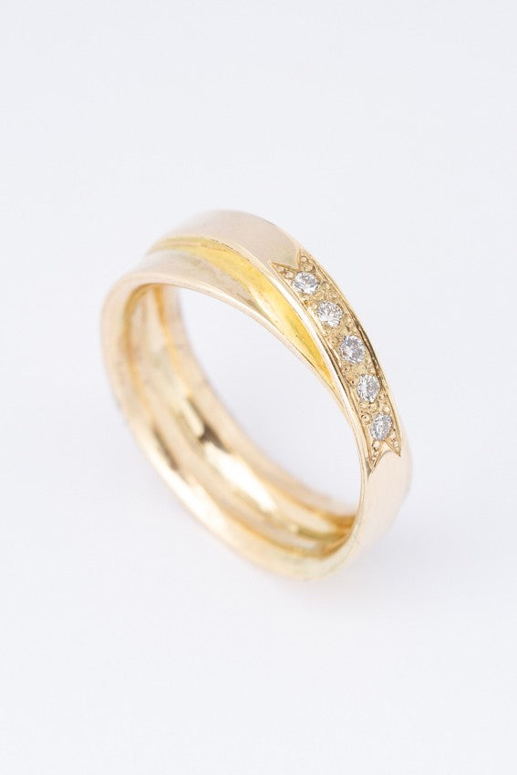 Gold crossover ring with 5 brilliants