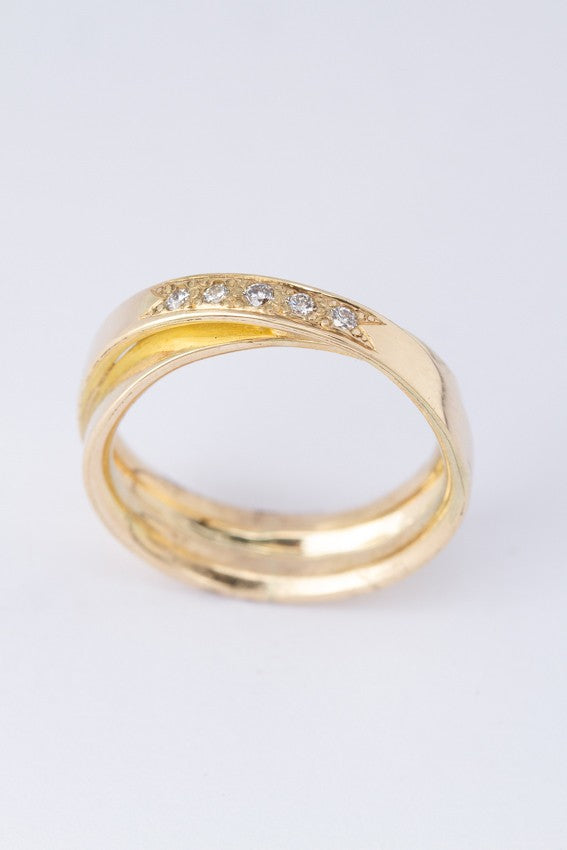 Gold crossover ring with 5 brilliants
