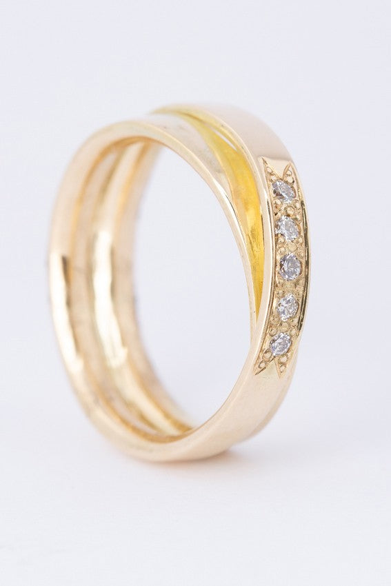Gold crossover ring with 5 brilliants