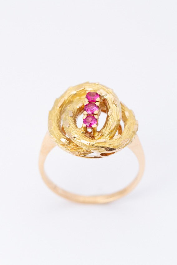 Gouden ring met robijnen