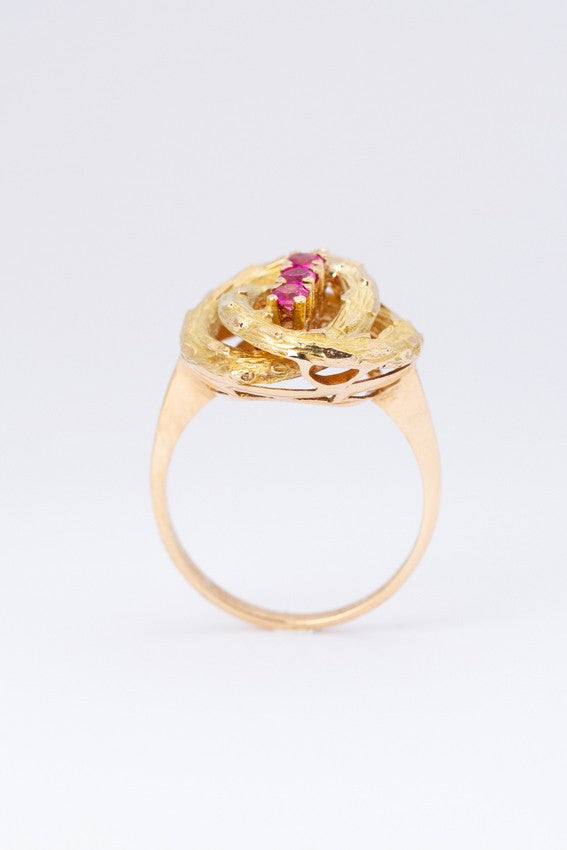 Gouden ring met robijnen