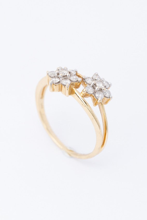 Gouden spangen ring met 2 knoppen entourage van briljanten