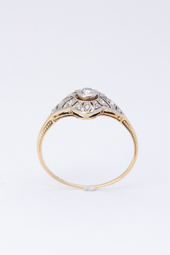 Golden Art Deco ring with brilliant and diamonds