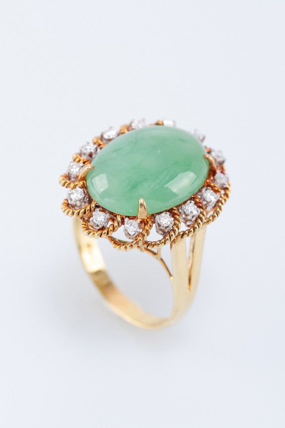 Gouden entourage ring met jade en briljanten