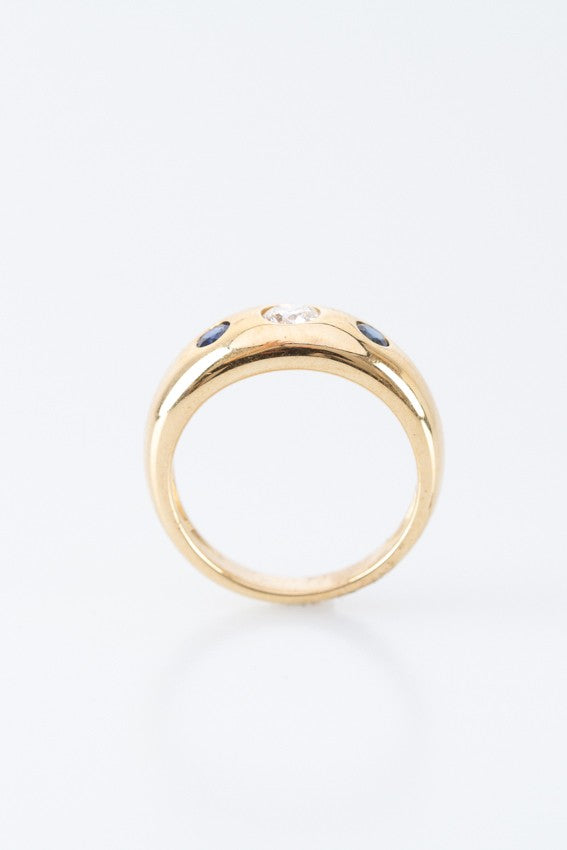 Gouden band ring met een briljant en saffieren