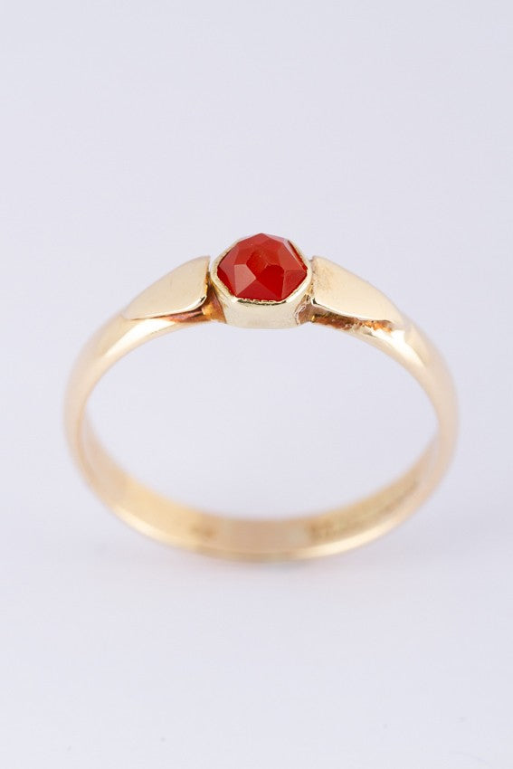 Gouden ring met carneool