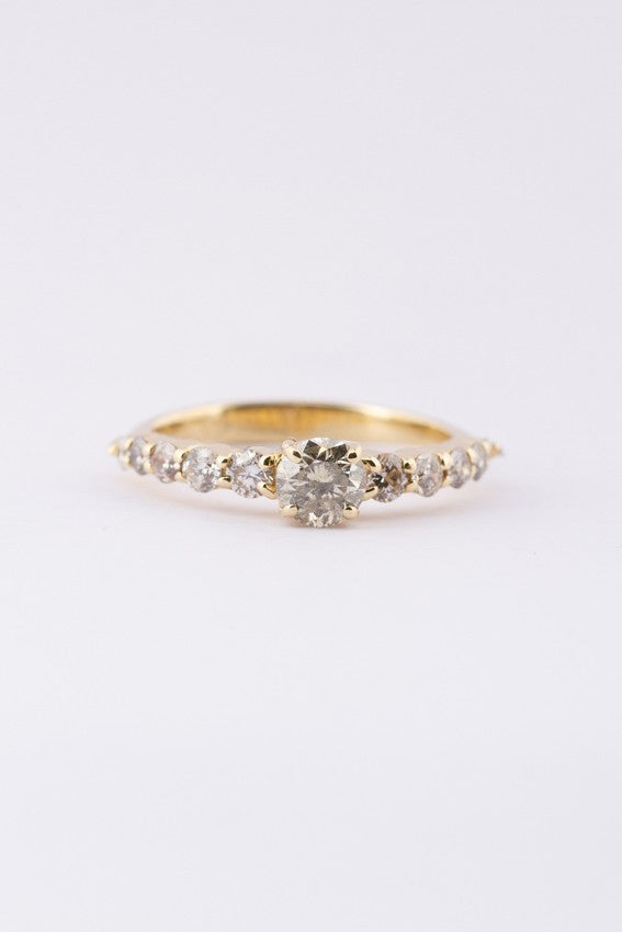 Gouden rijring met briljanten