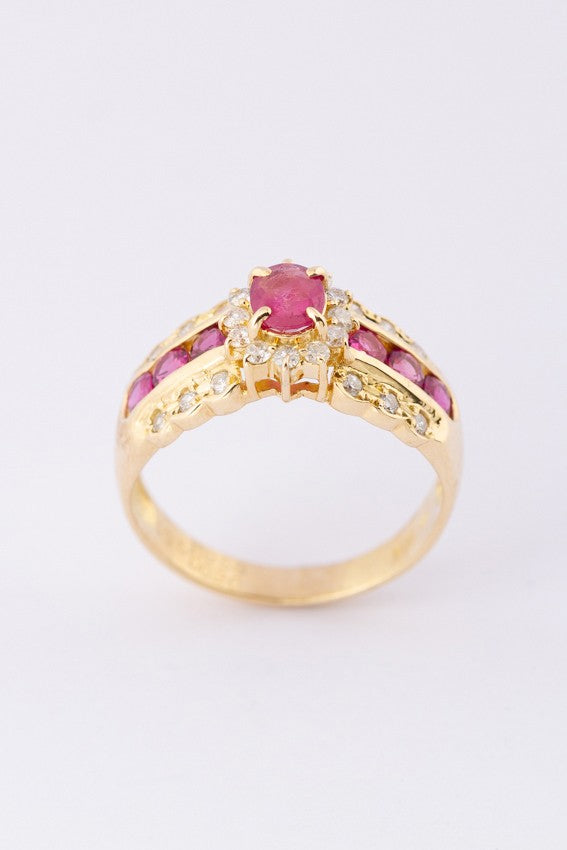 Gouden band/entourage ring met briljanten en robijnen