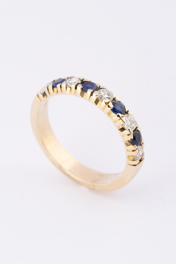 Gouden rijring met saffieren en briljanten