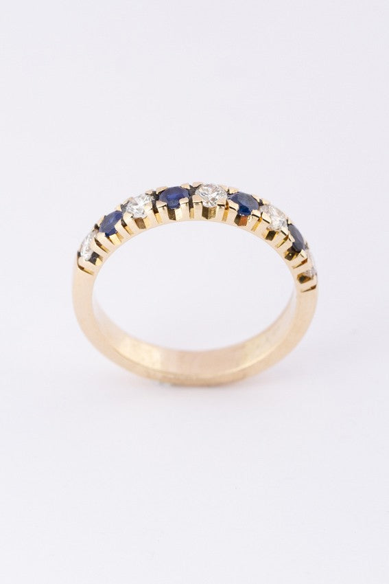 Gouden rijring met saffieren en briljanten